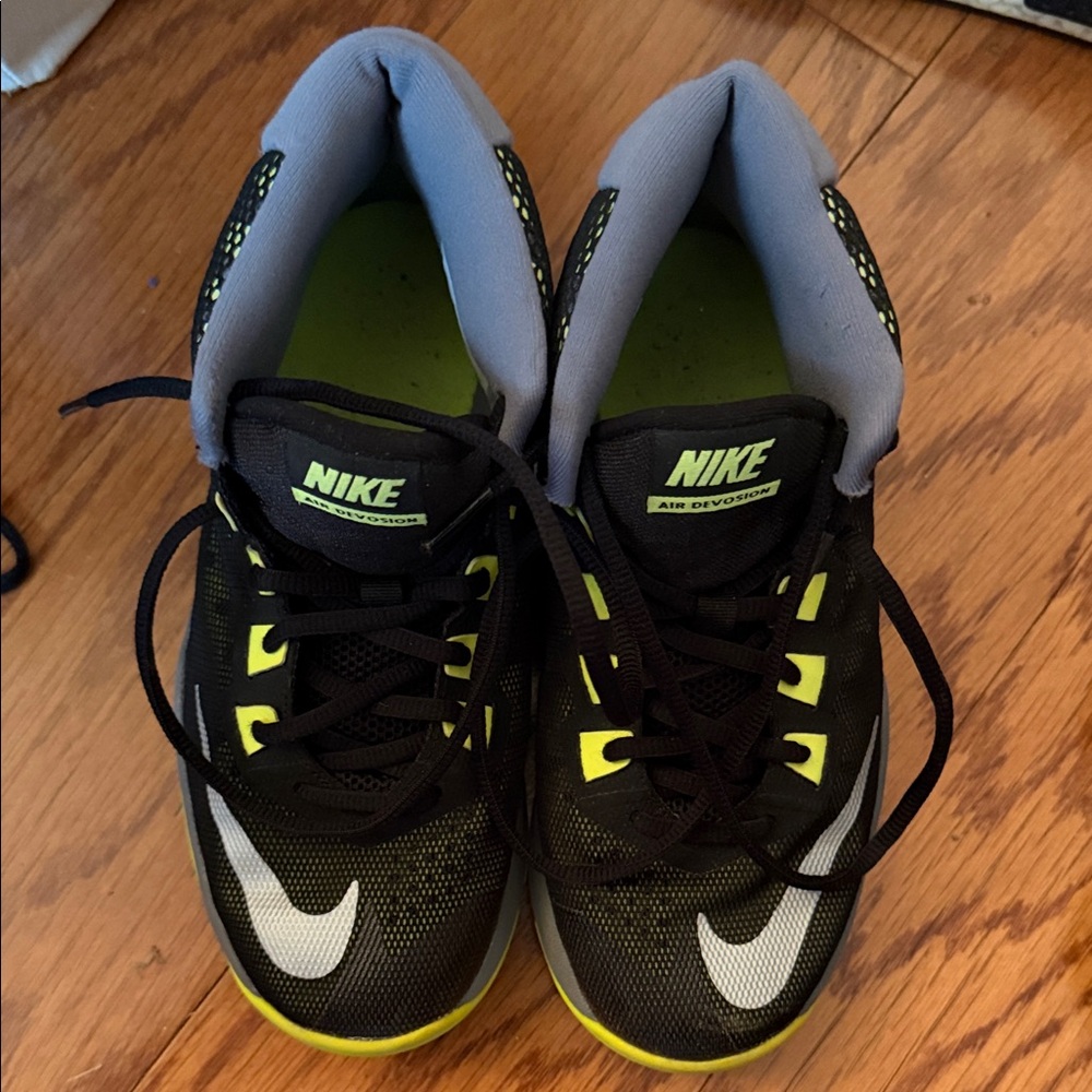 Nike Kids Black and Neon Green Sneakers